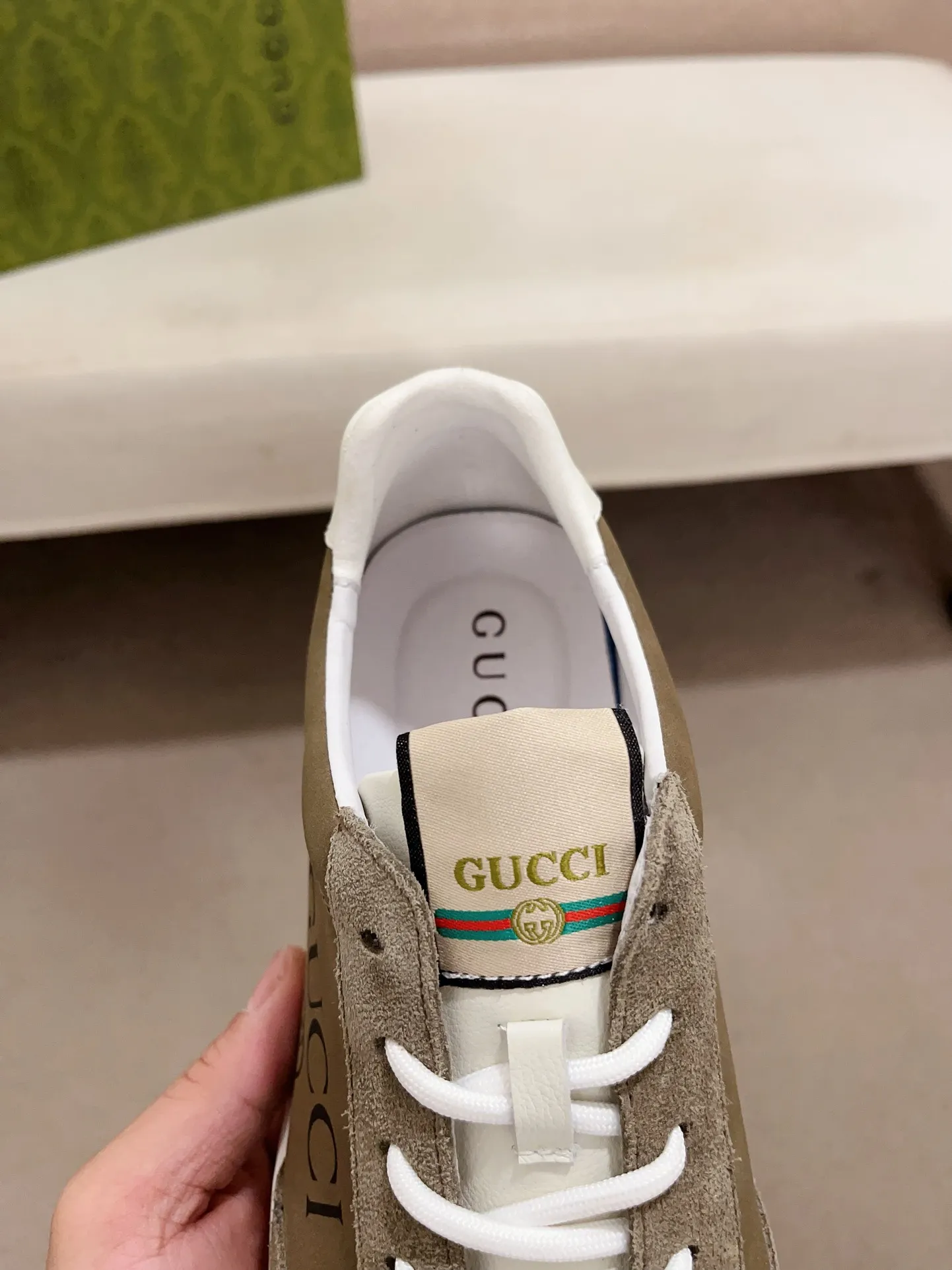 Men's shoes 💰 462 💰 High-quality new GUCCI counters are launched simultaneously. The new men's shoes, 😘fabrics are selected from imported cowhide, and the lining is sheepskin lining. 👍🏿 High-end ☄️ air-cushion molded anti-slip rubber outsole, exquisite lines, simple and elegant, comfortable and high-end for leisure travel. Code number: 38 to 44 (45 can be customized and cannot be returned or exchanged)